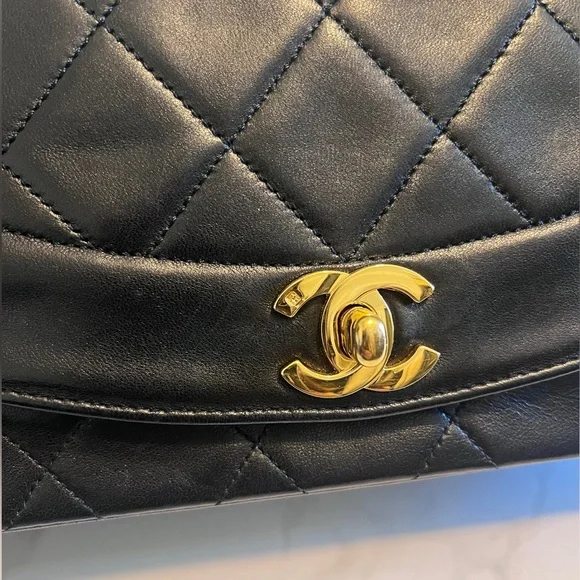 SOLD Vintage Chanel Small Diana Flap Black Lambskin - Picture 5 of 13